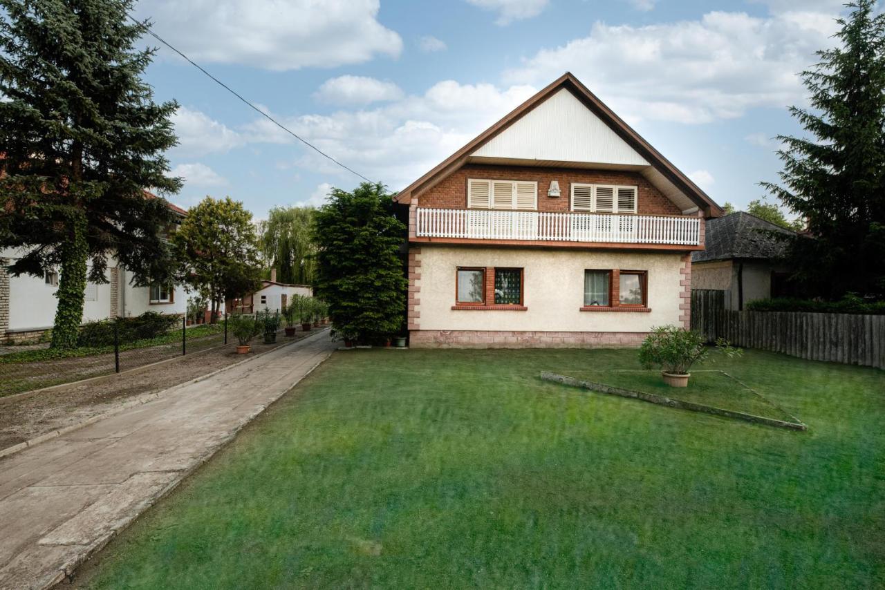 Vadkacsa Apartmanhaz Medencevel Zamárdi Exterior photo