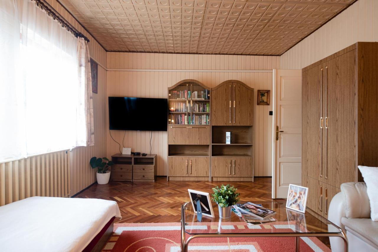 Vadkacsa Apartmanhaz Medencevel Zamárdi Exterior photo